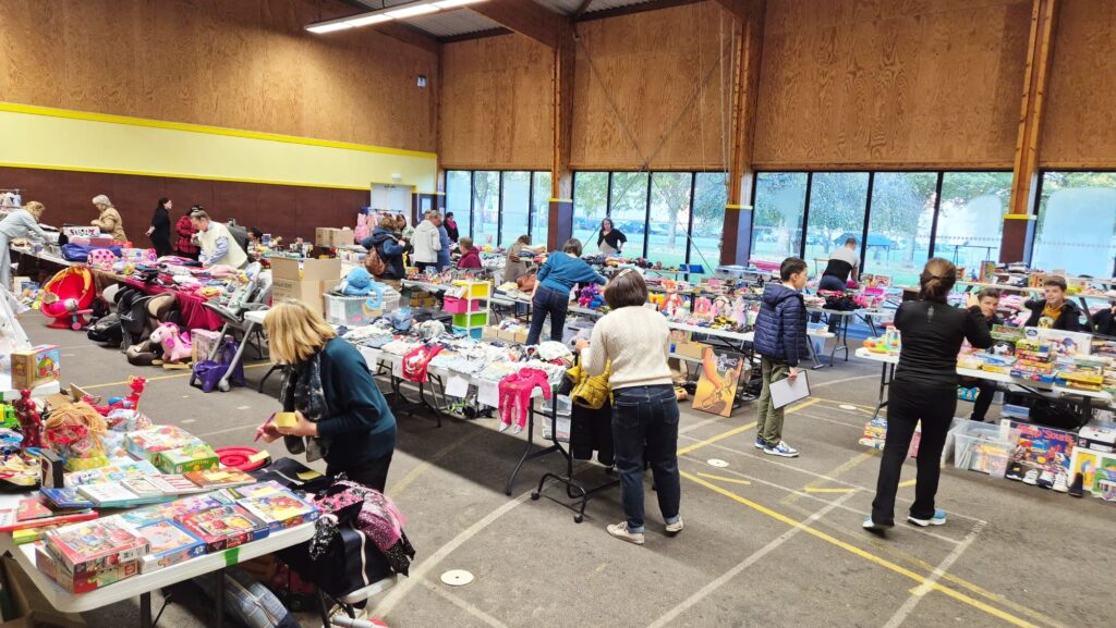 Vide grenier du 16 octobre 2025.