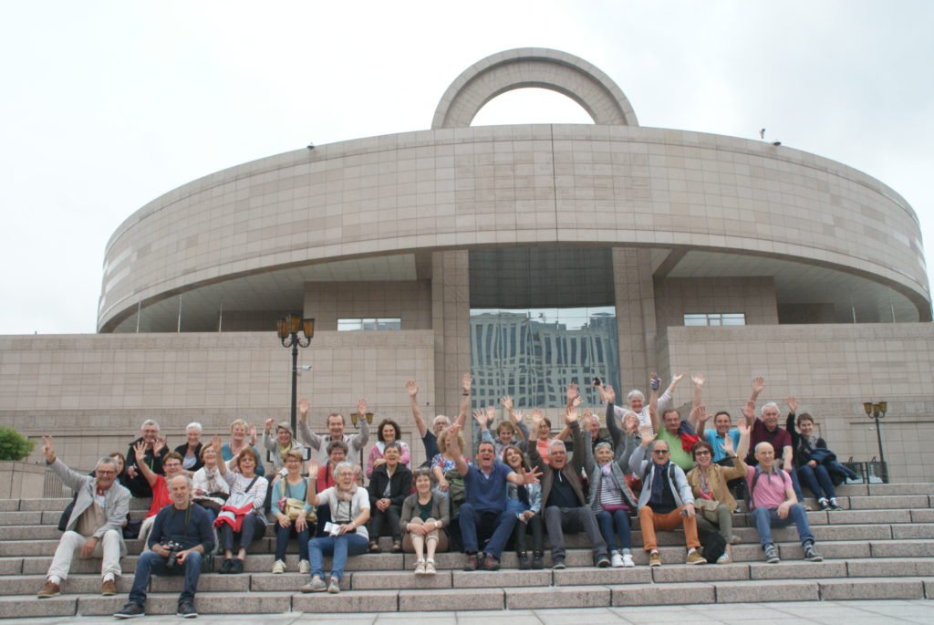 Le groupe devant le musée à Shanghai.