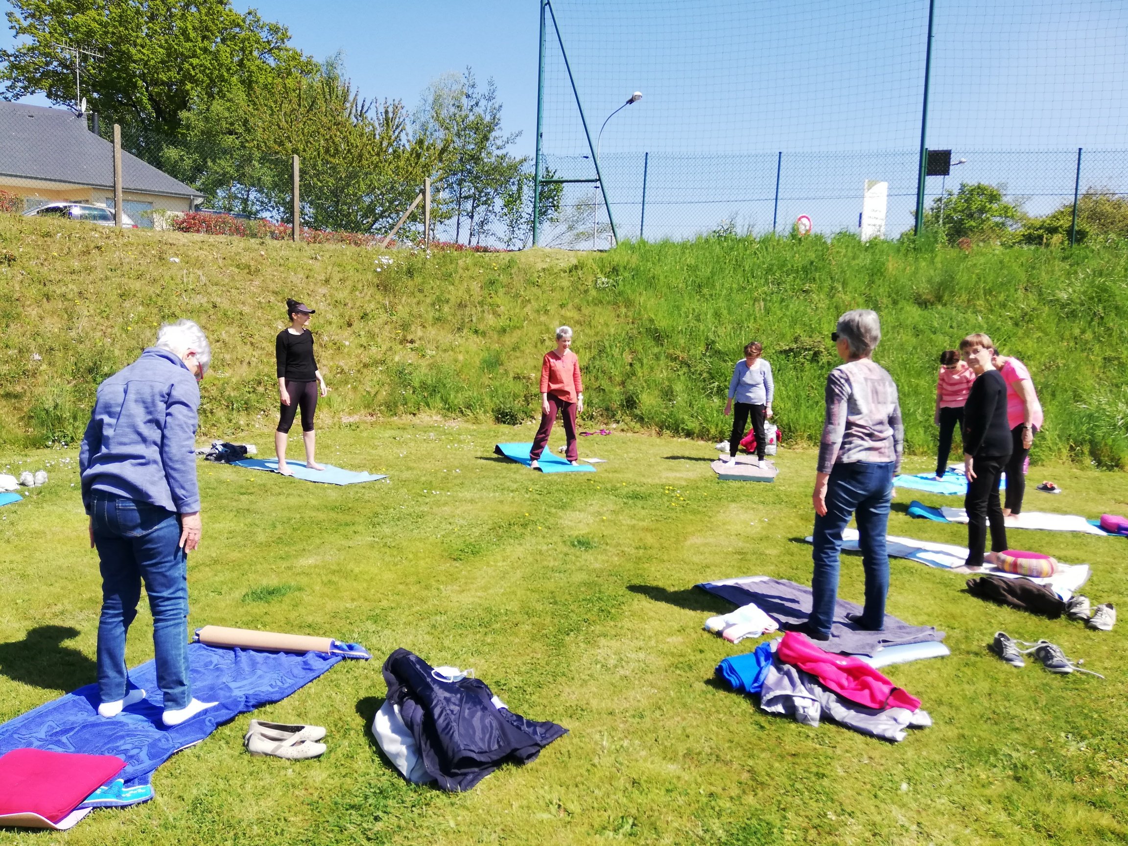 Cathy, intervenante yoga avec son  groupe