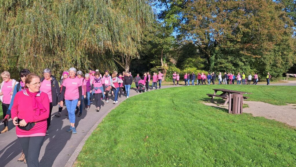 Les Foulées Roses à Saint-Berthevin le 15 octobre 2023.