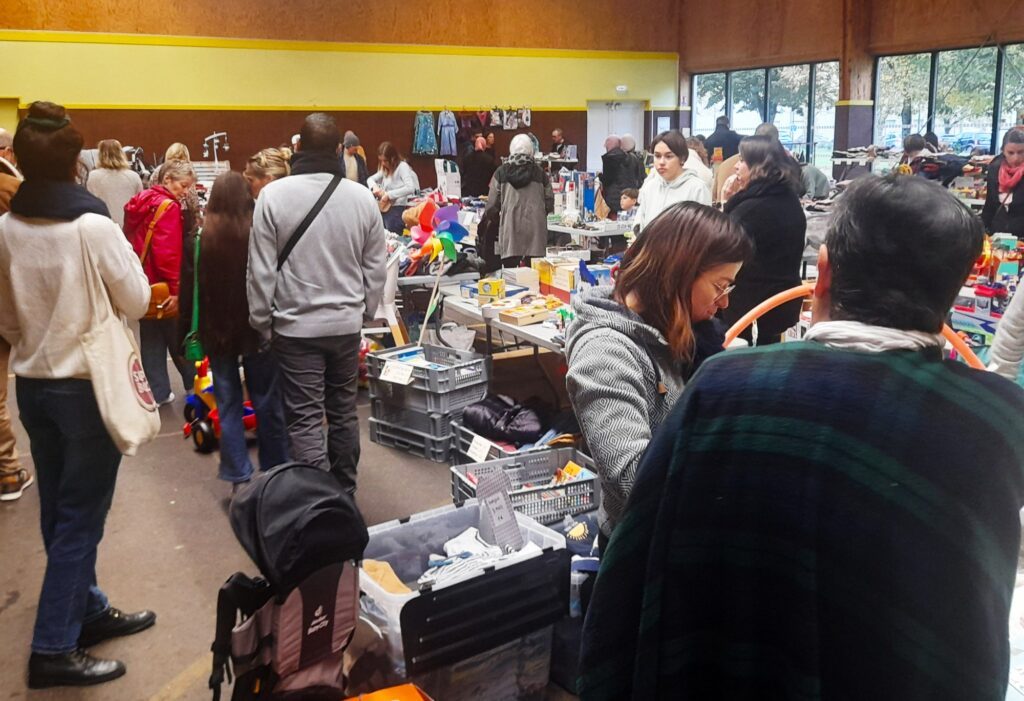 Vide grenier du 13 octobre 2024.